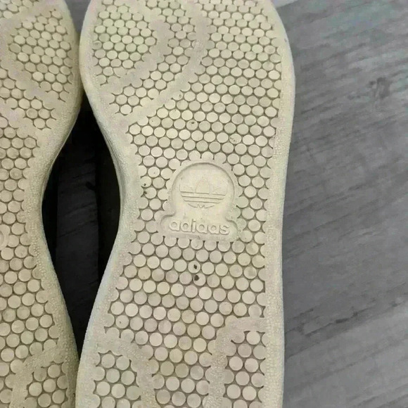 Adidas tennis shoes for W/M - Picture 2 of 3